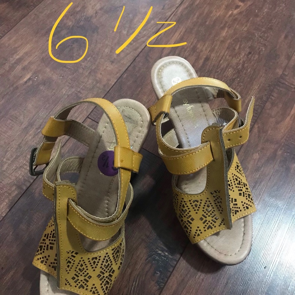 Shoes - Picture 5 of 8